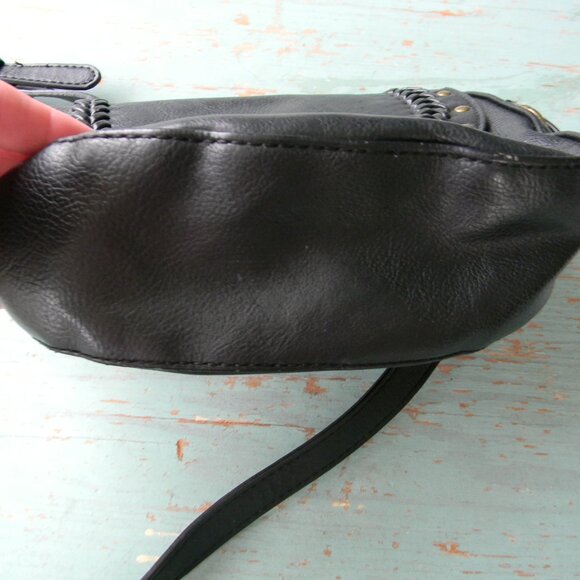 LUCKY BRAND BLACK BRAID GROMMET DETAIL BOHO SMALL CROSSBODY BAG VEGAN LEATHER - Picture 5 of 10